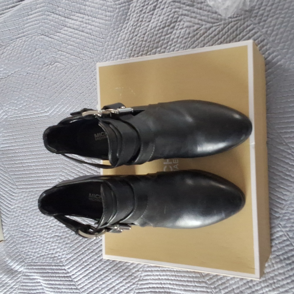 Michael Kors booties 6.5 M